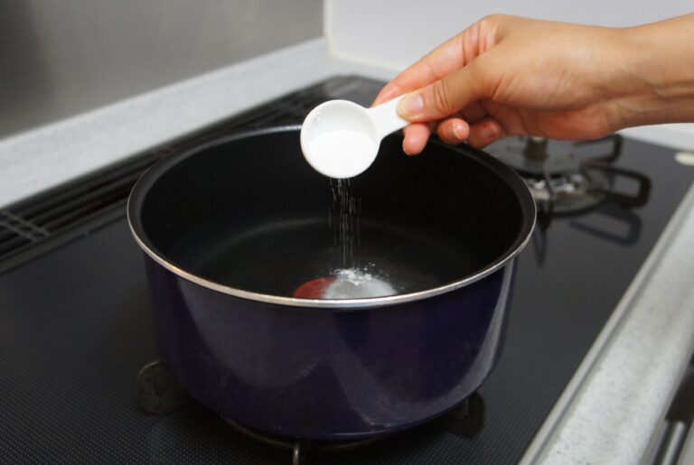 夏は「ふきん」洗ってはいけない!?しつこい汚れは「煮洗い」で解決！