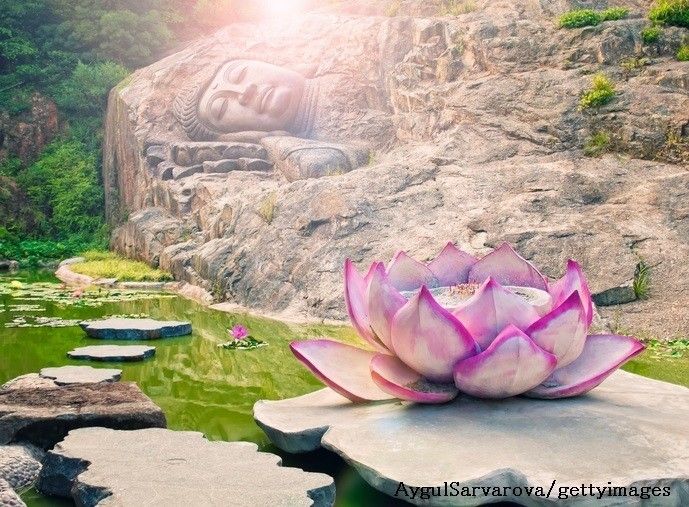 お盆にお供えする花の選び方、お供えのマナー・避けたい花・価格相場