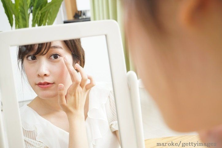結婚式のメイク・ネイルのマナーを解説！髪飾りやアクセサリーのNG例も
