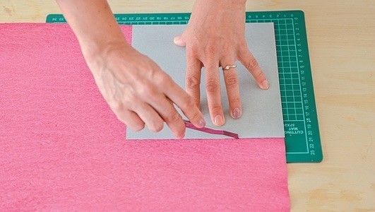 【不用品リメイク】溜め込んだ「包装紙」で素敵なガーランドランプを作ろう