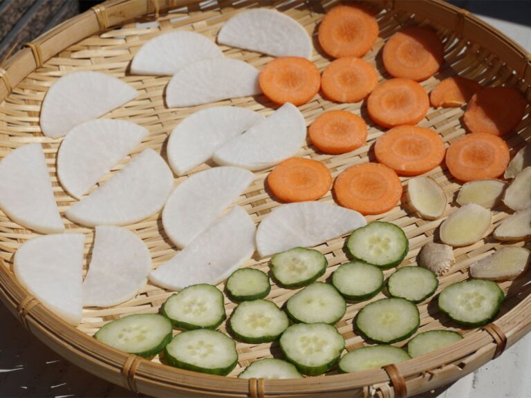 ベランダでもOK！干し野菜の作り方、保存方法、おすすめレシピ