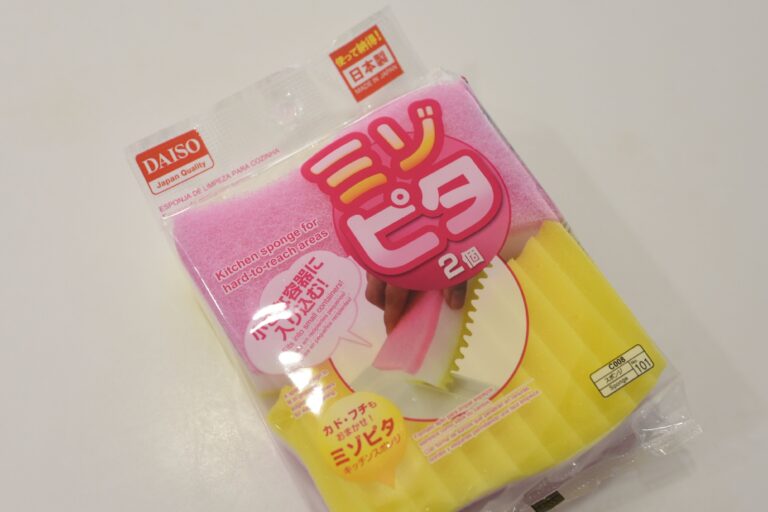 ギザギザがピッタリ、ダイソーの「ミゾピタ」スポンジ！