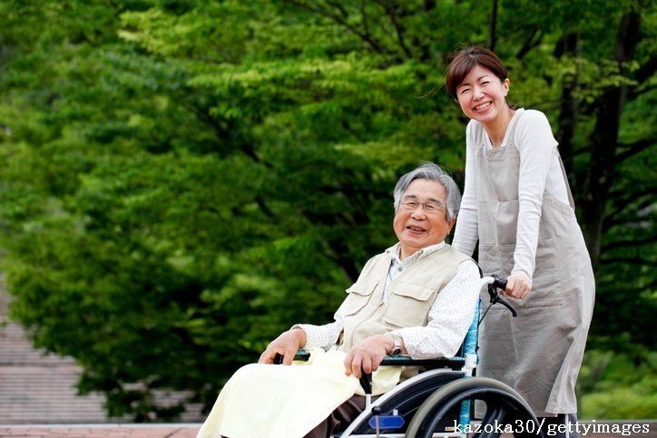 介護福祉士は主婦におすすめの資格？取得する方法、活躍の場などを解説