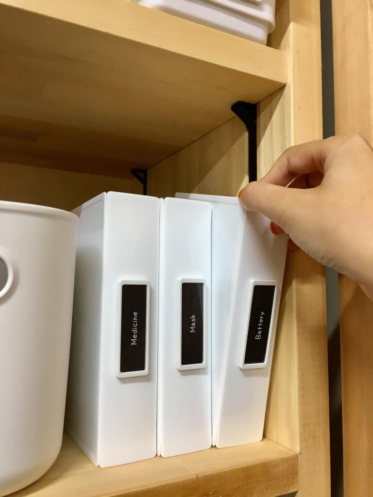 小物の収納に最適なサイズ感！セリアの「本型収納ケース」が使える