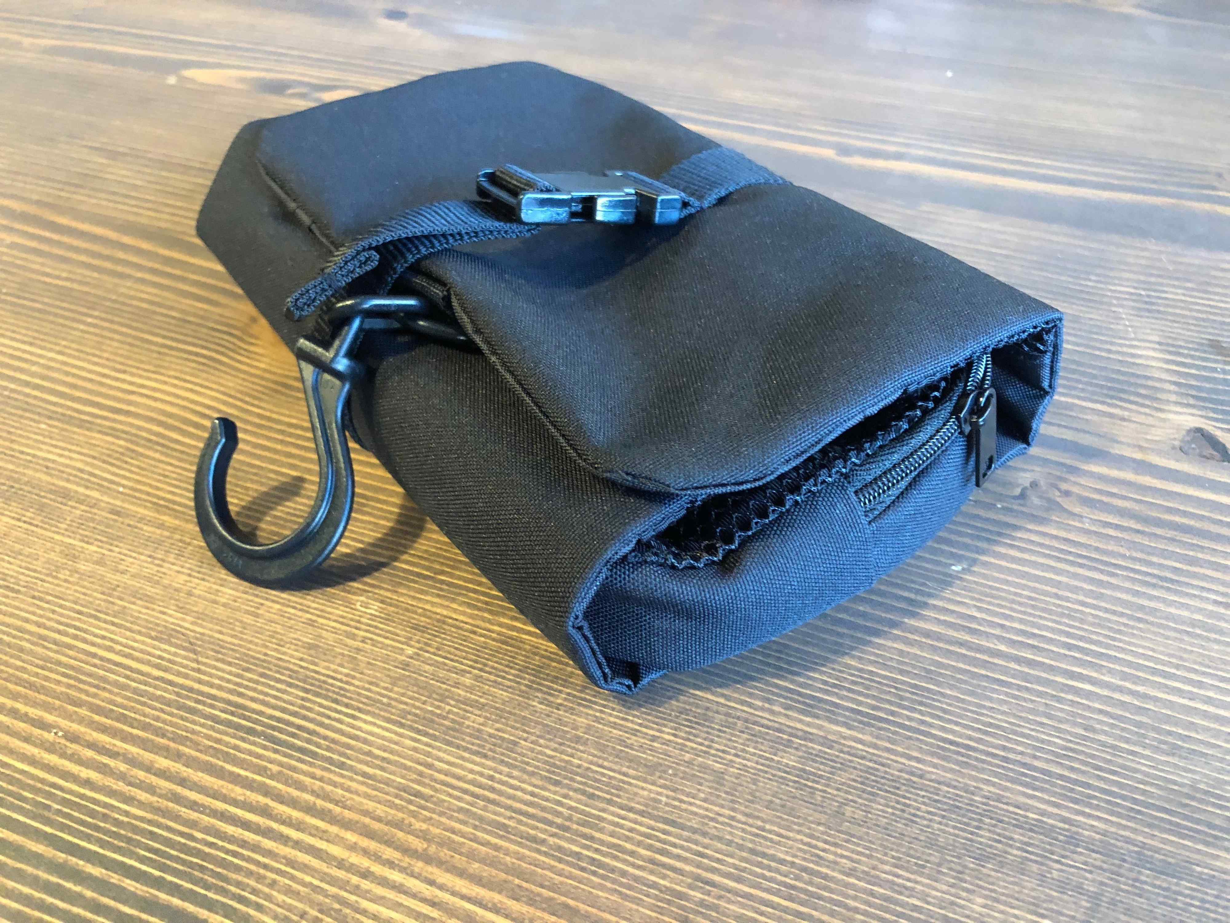 無印の収納ポーチでケータイグッズをラクラク管理