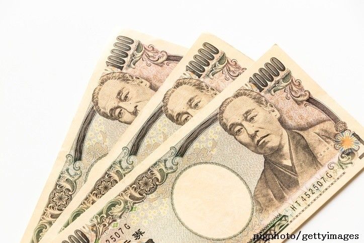 「香典の金額相場」を関係性別に紹介、包み方・渡し方・郵送時の注意点も