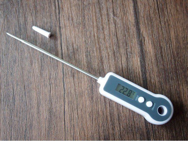 ダイソーの“デジタルキッチン温度計”が本格的すぎて料理の腕が上がる！