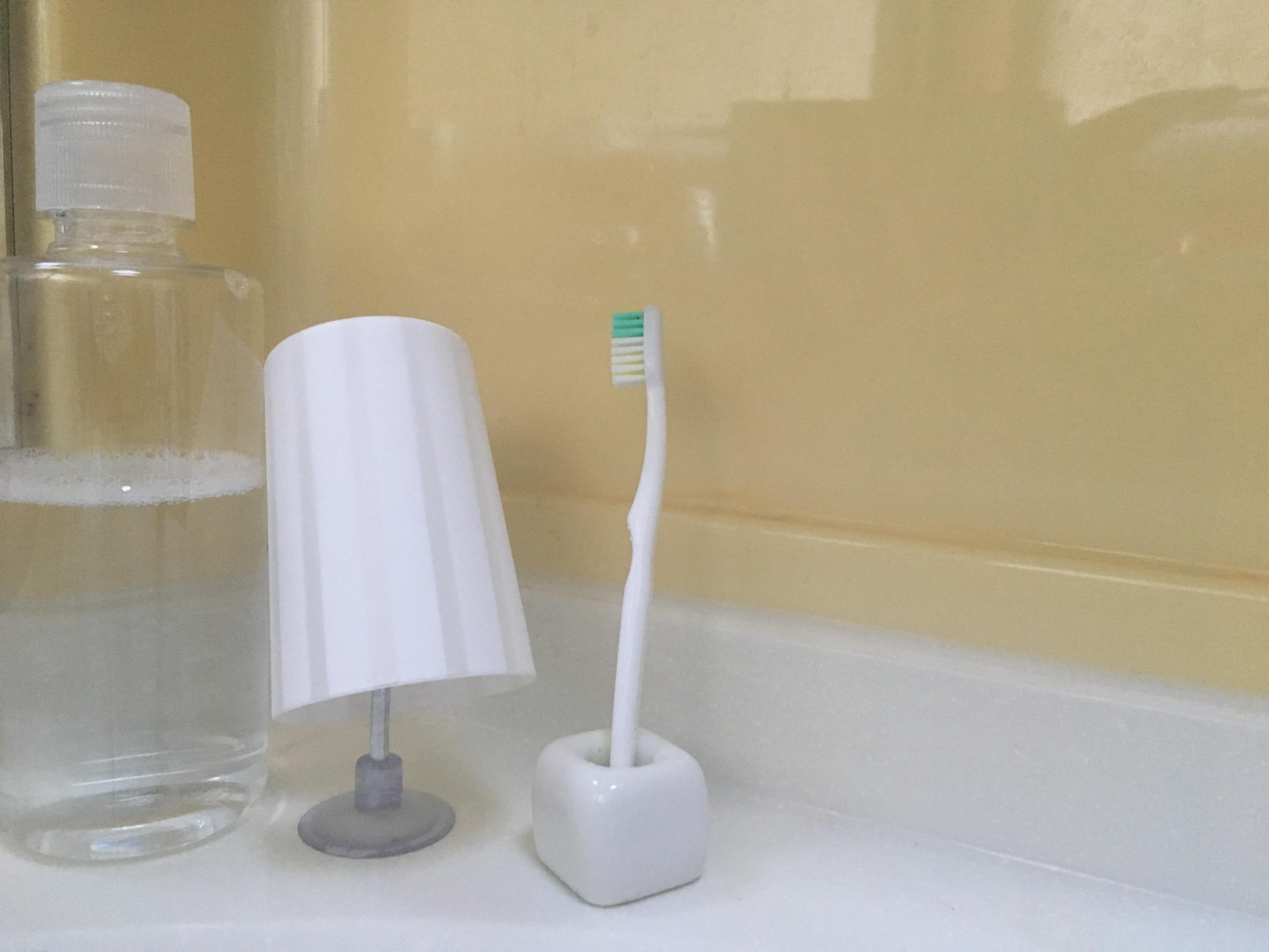 洗面所のコップを立てる&吊るせるアイテムが衛生的で使いやすい！