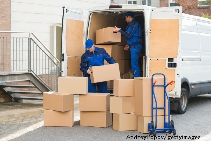 引っ越し費用の相場を解説｜費用の内訳、安くなる時期、見積もり時の注意点
