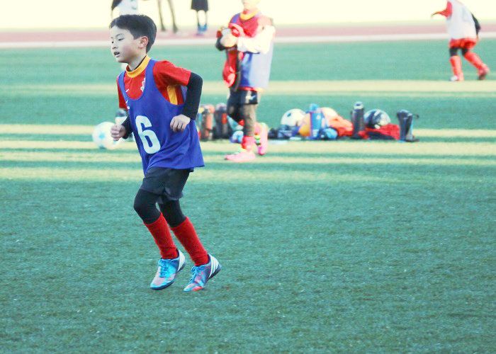 〈PR〉スポーツウェアに残るしつこいニオイ・汚れをスッキリ落とす画期的な洗剤!? スポーツ大好きファミリーが驚く『アリエール プラチナスポーツ』
