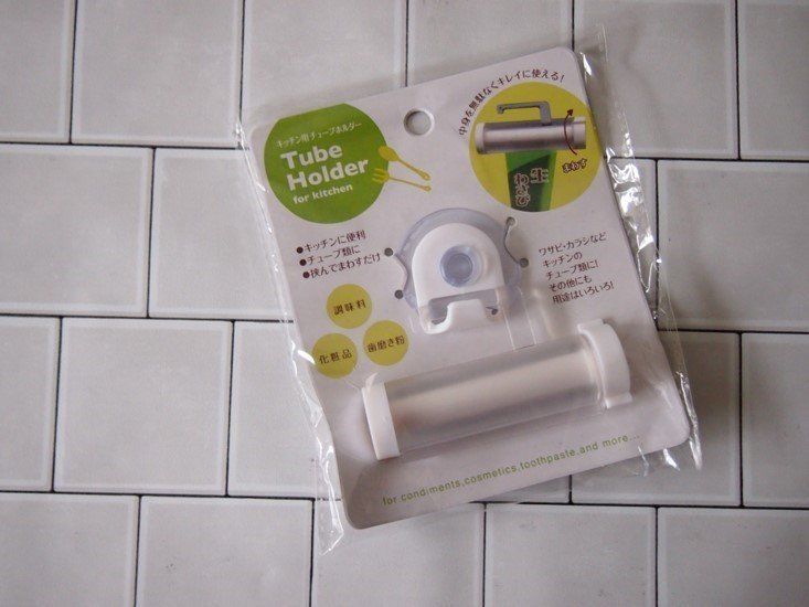 チューブの調味料なら絞って吊るすあの100均を使うべし！