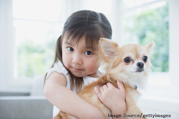 引っ越しの挨拶とマナー｜タイミングや挨拶の範囲、おすすめの手土産と費用も紹介
