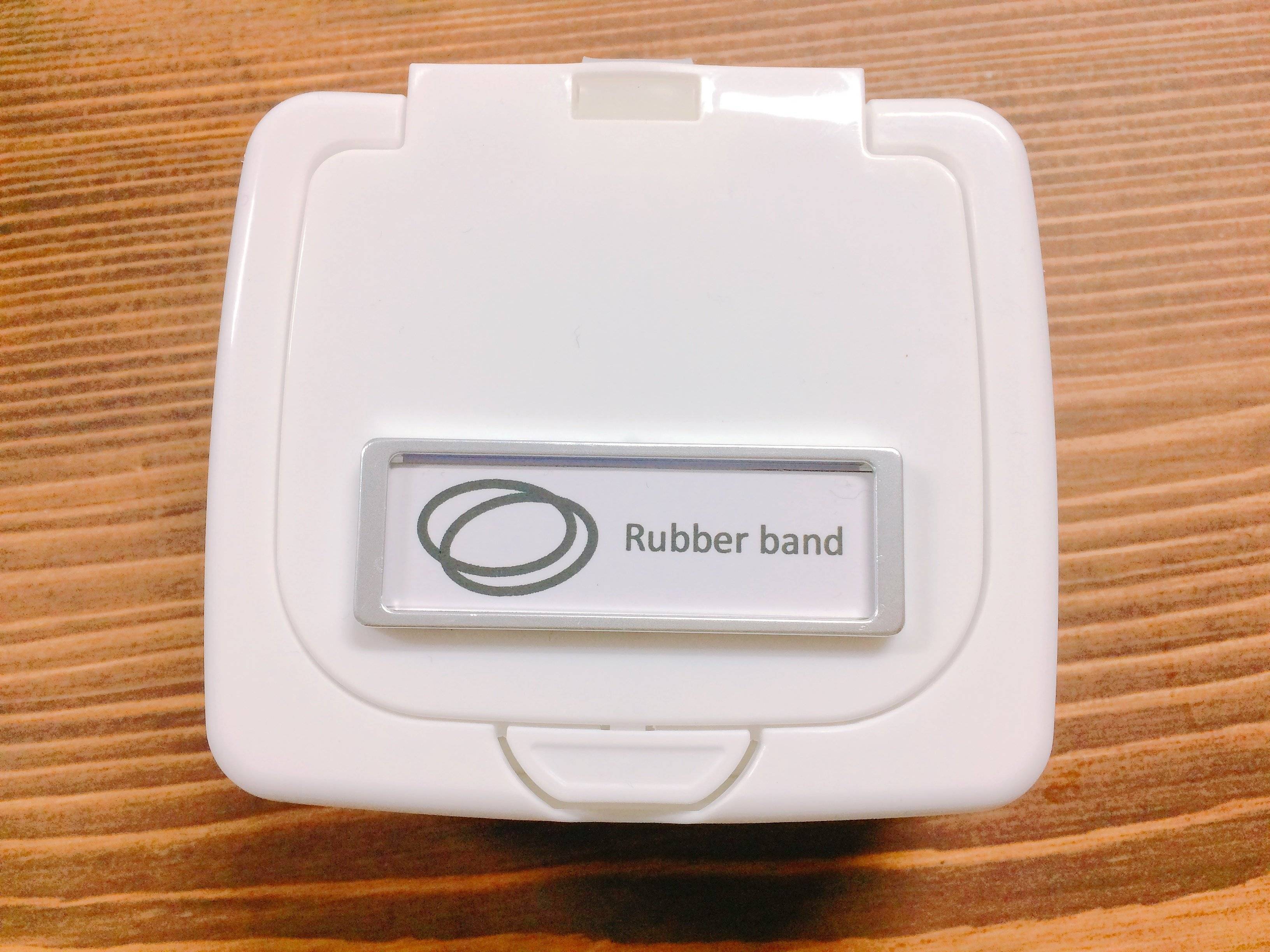 SNSで人気の100均ケースで自宅や職場の机回りをすっきり！