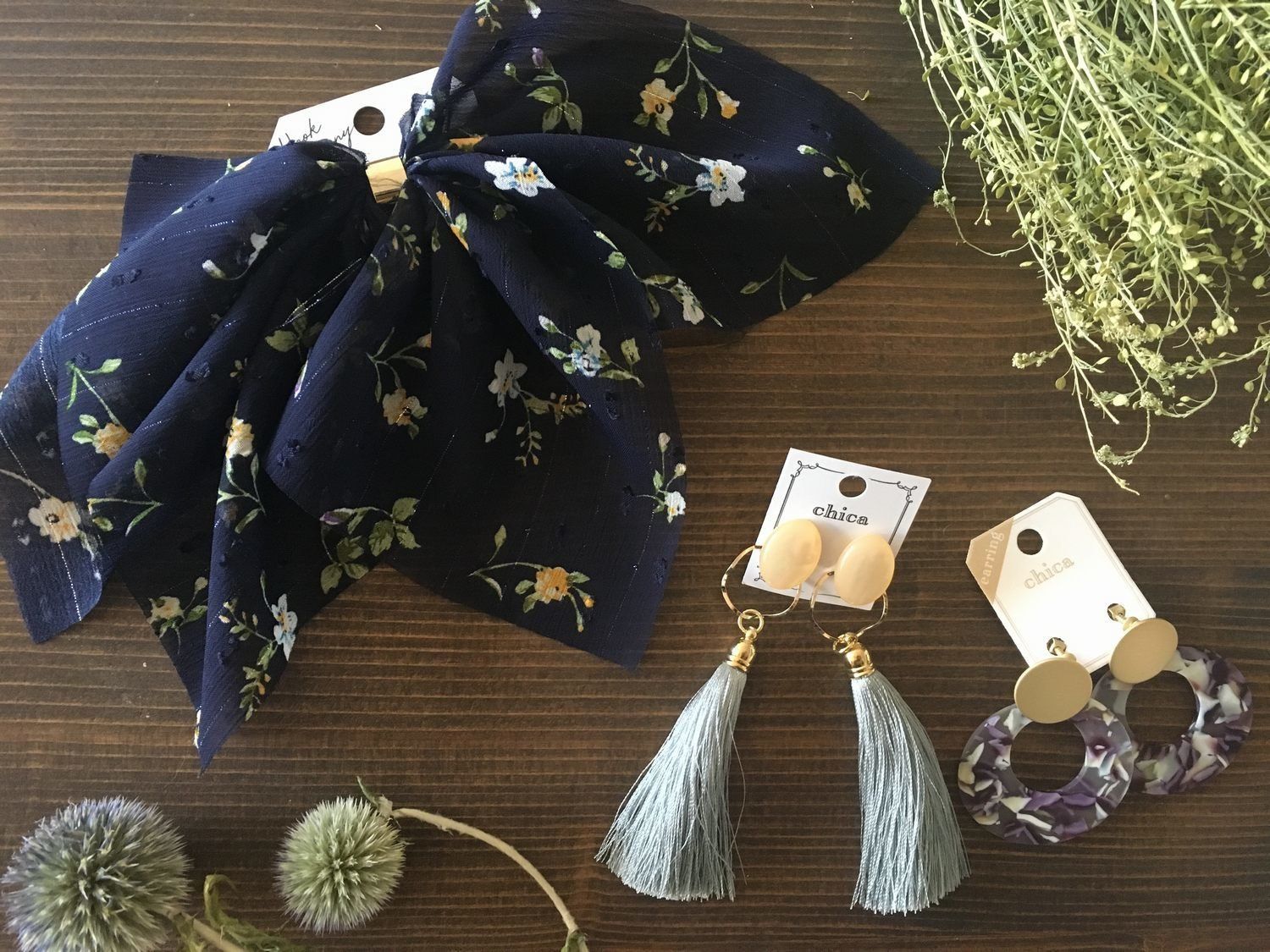 ３COINSで揃うボリューム系アクセに合うコーデを紹介