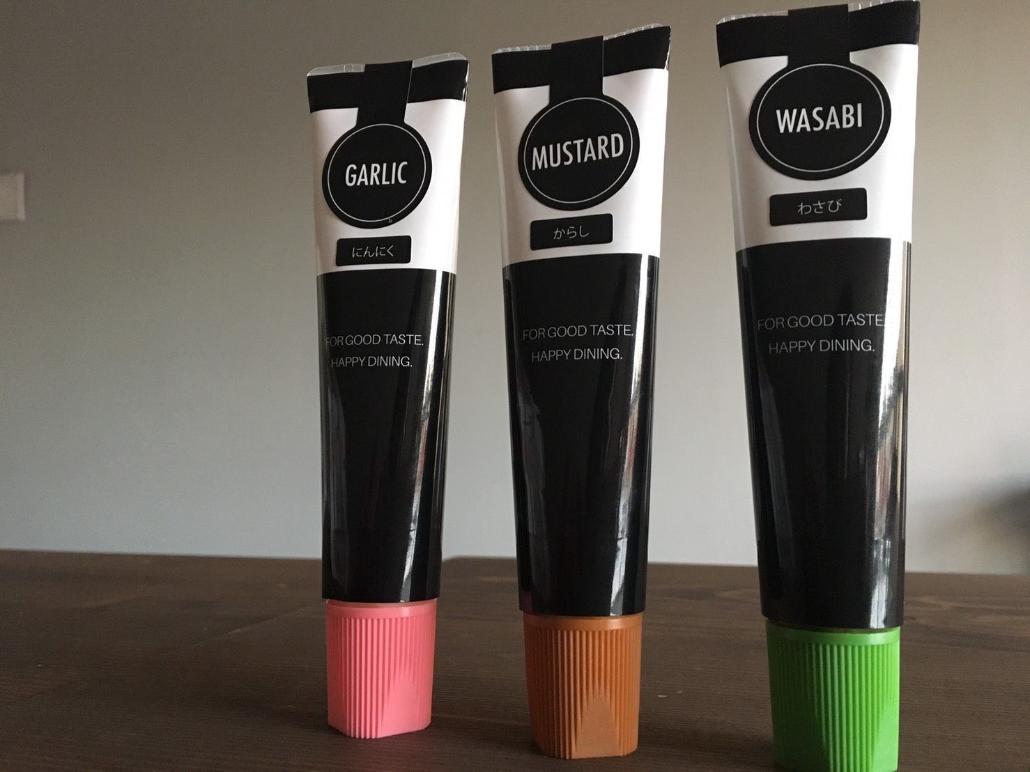 薬味チューブもスッキリ！100均で冷蔵庫をモノトーン化