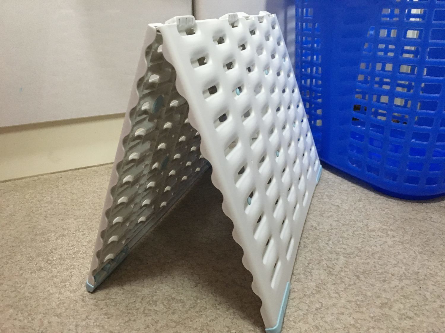 軽量・省スペース！ニトリ「バスマット干しボード」がすぐれモノ！