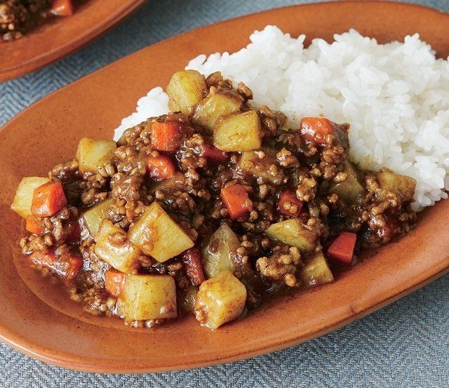 いつものカレーがランクアップ！「じゃがいも入りドライカレー」