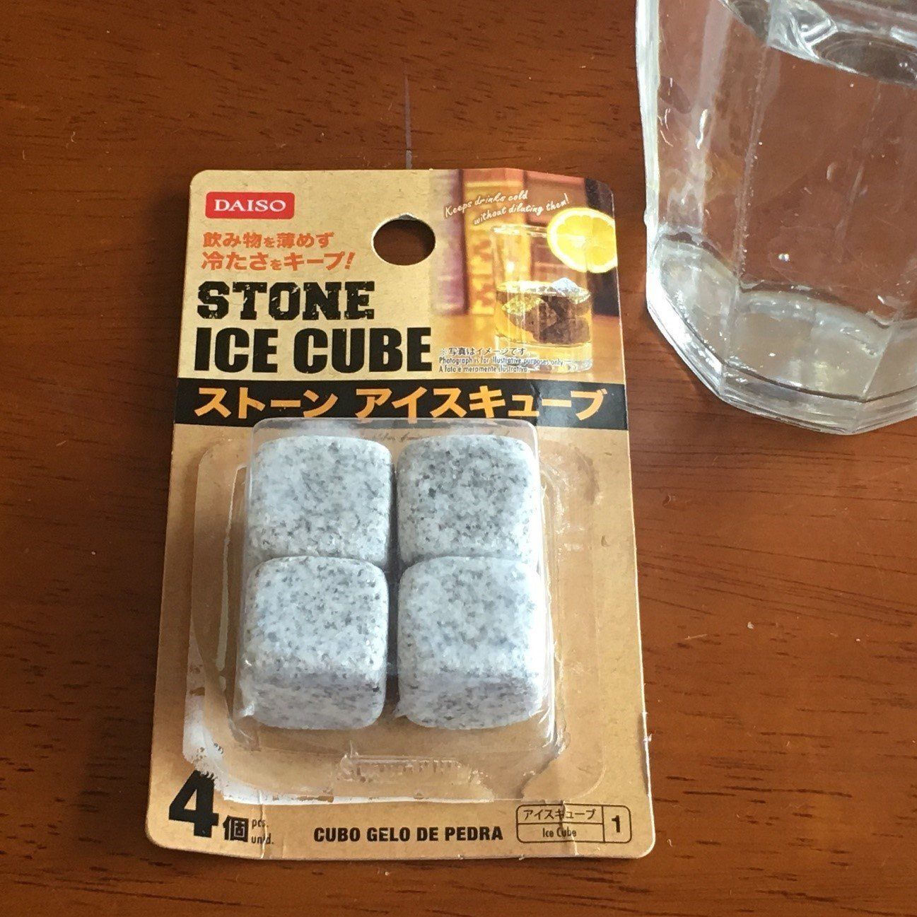 石が氷の代わりになる？不思議なダイソーの石「ストーンアイスキューブ」