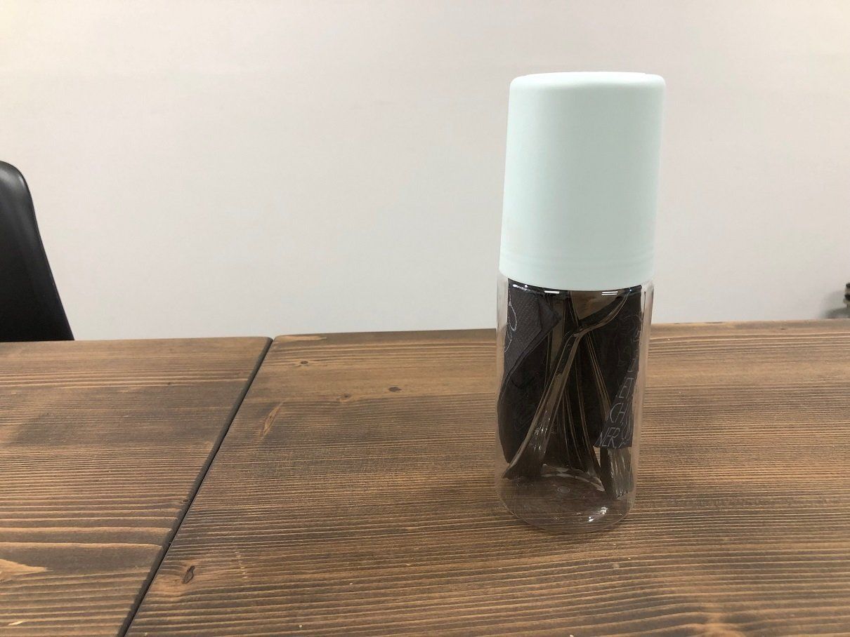 セリアの「ボトル型ペンケース」はカトラリー収納としても優秀！