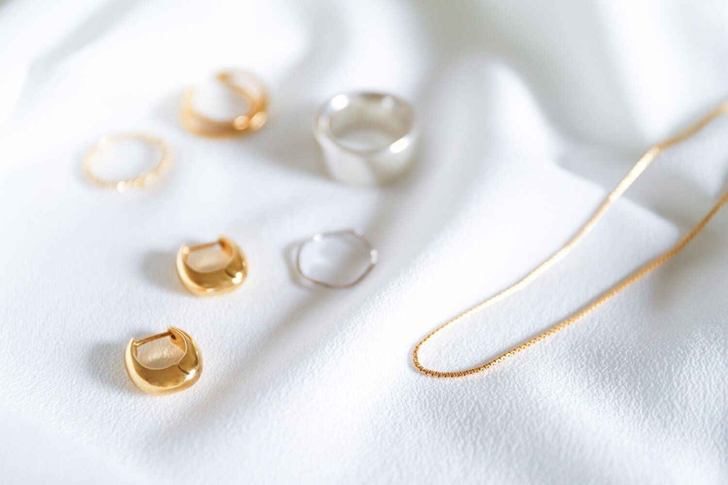 知らないうちに金運逃げているかも！アクセサリーの選び方・つけ方【Dr.コパの風水解説】