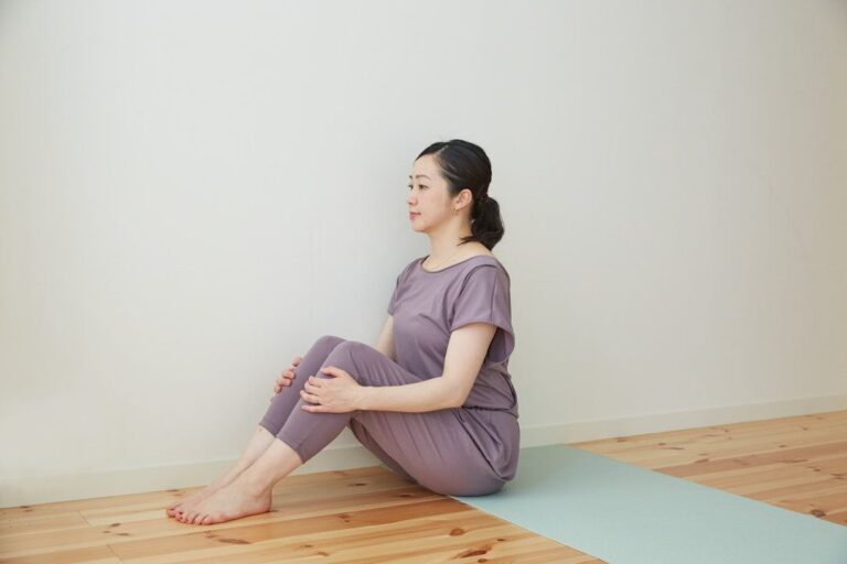 眠る前の3分ストレッチで半身のむくみや疲れをオフ！