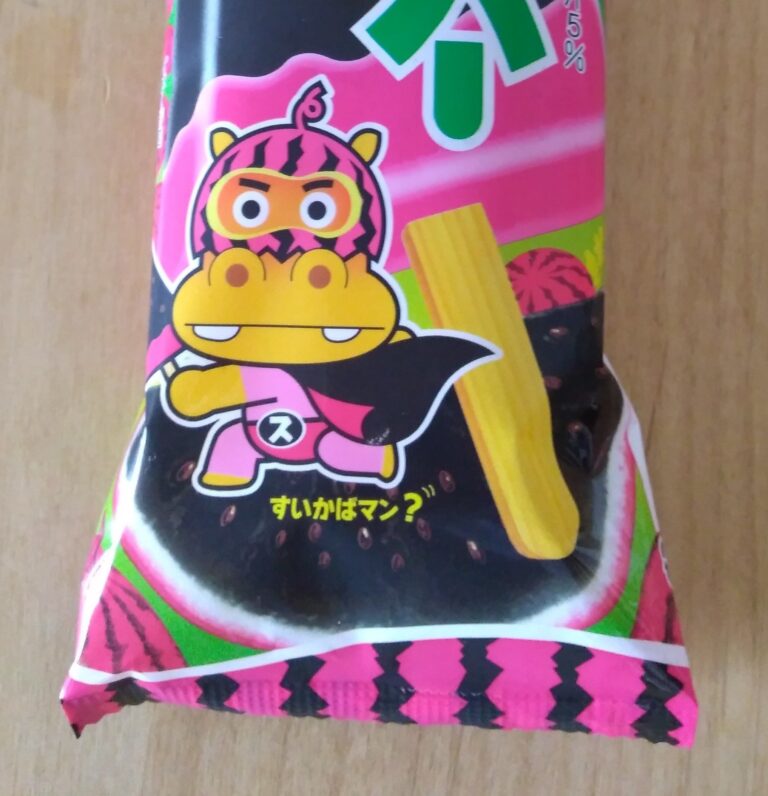 セブンで限定発売中の「謎のスイカバー」は、ほんとにスイカなのか？