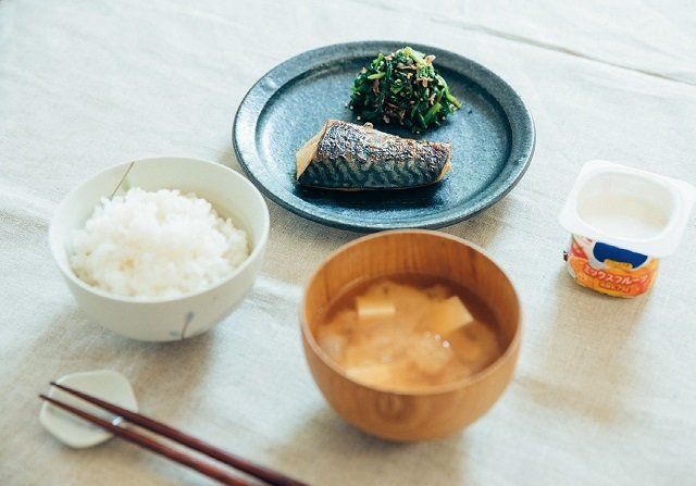 年収300万円台、子ども3人でも「考えない」やりくりで年100万貯めた！衣食住全部見せます！