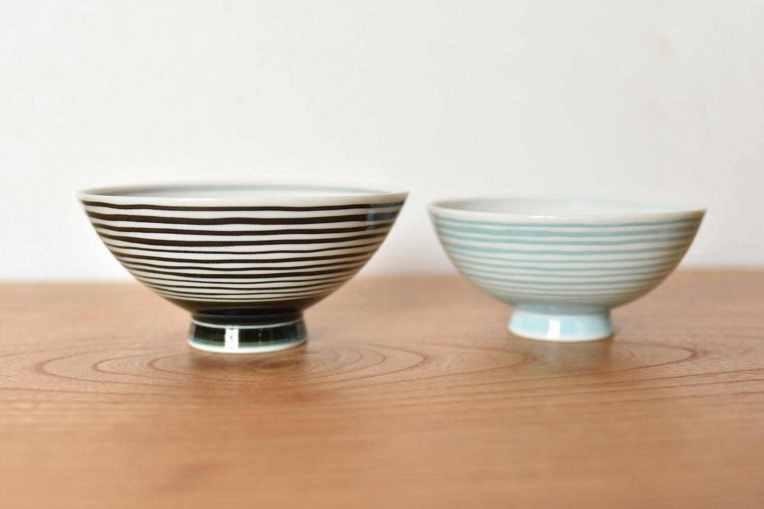 この発想はなかった！凸凹がついた「ごはんがつきにくい茶碗」がお見事