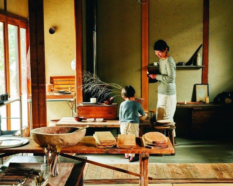 「物置みたいな古い家」に住むことになったけれど…とある家族の幸せの秘訣