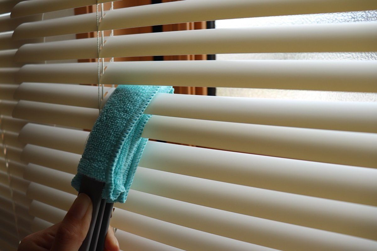 ダイソーの「マイクロファイバーブラインドクリーナー」でブラインドをしっかりお掃除！