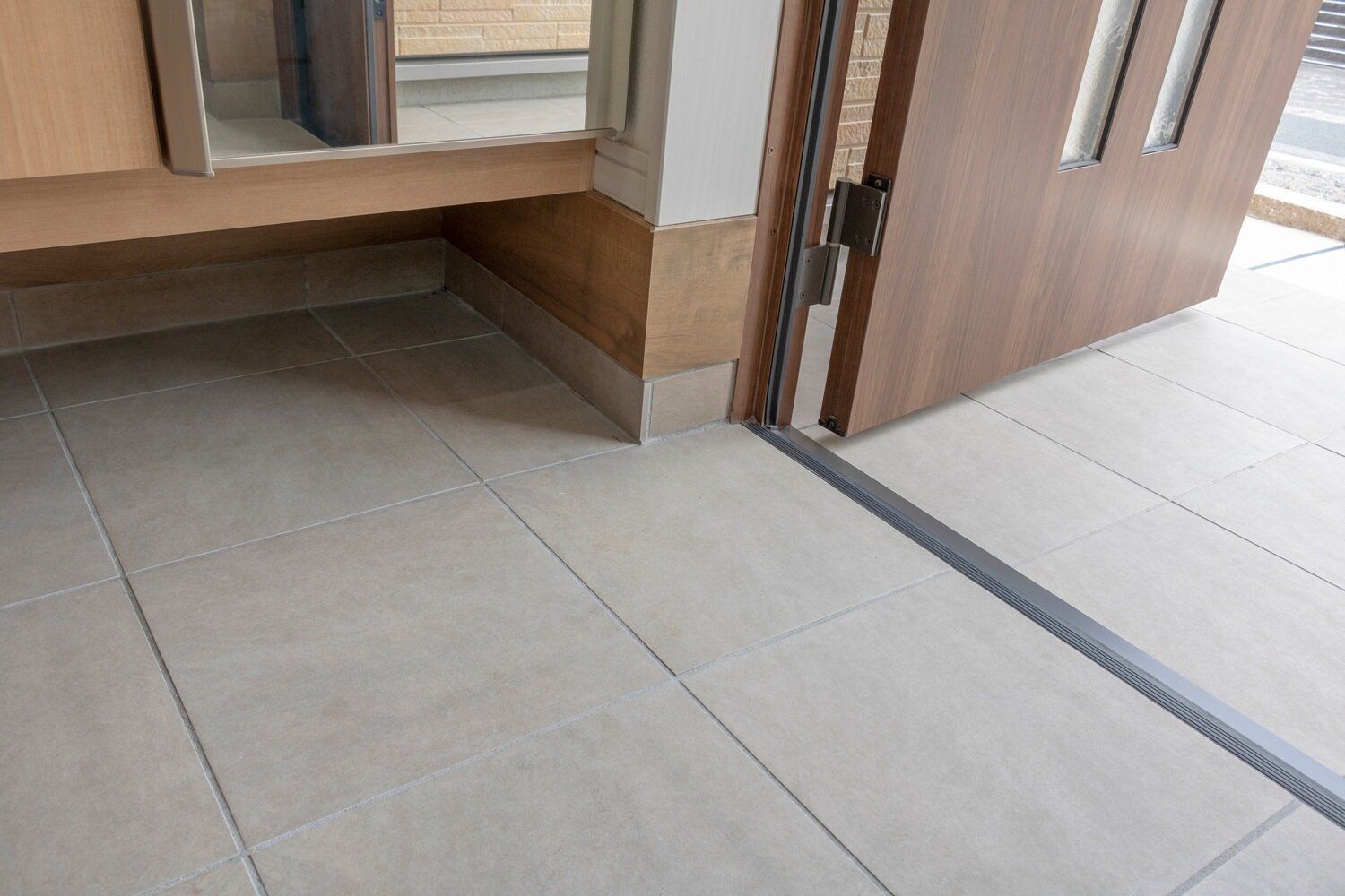 家の顔とも言える大事な玄関、ニオイの撃退法は？