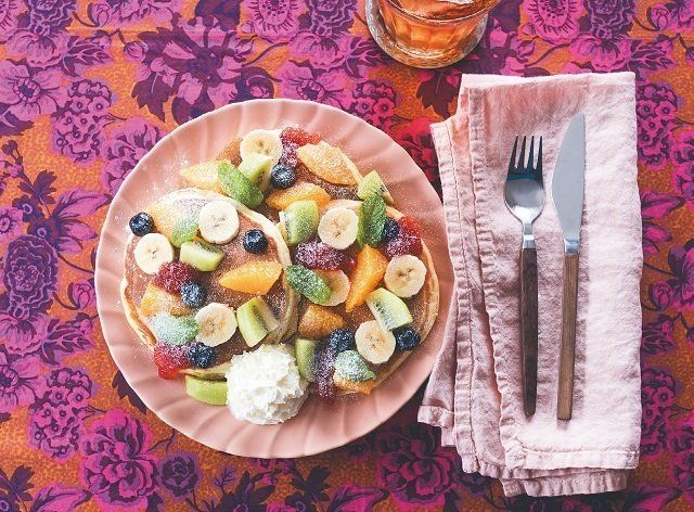 たっぷりフルーツ＆クリーム！『とにかく映える』おうちで簡単に作れるパンケーキ