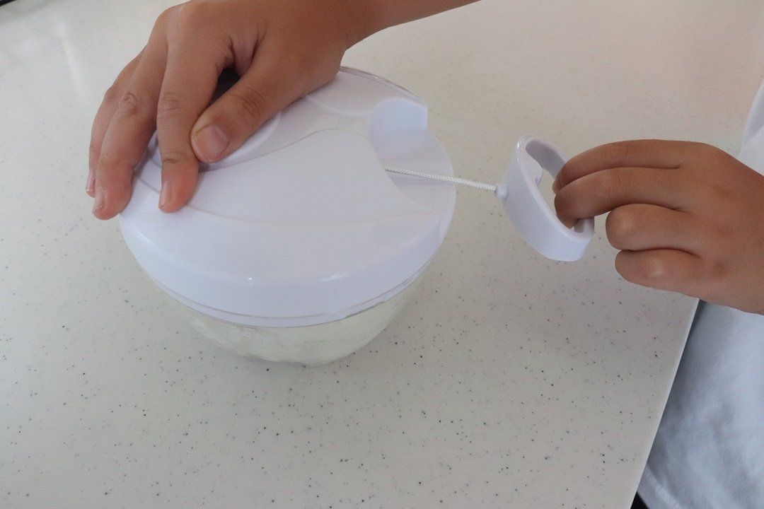 ニトリの「みじん切り器」で子どもと一緒にお料理