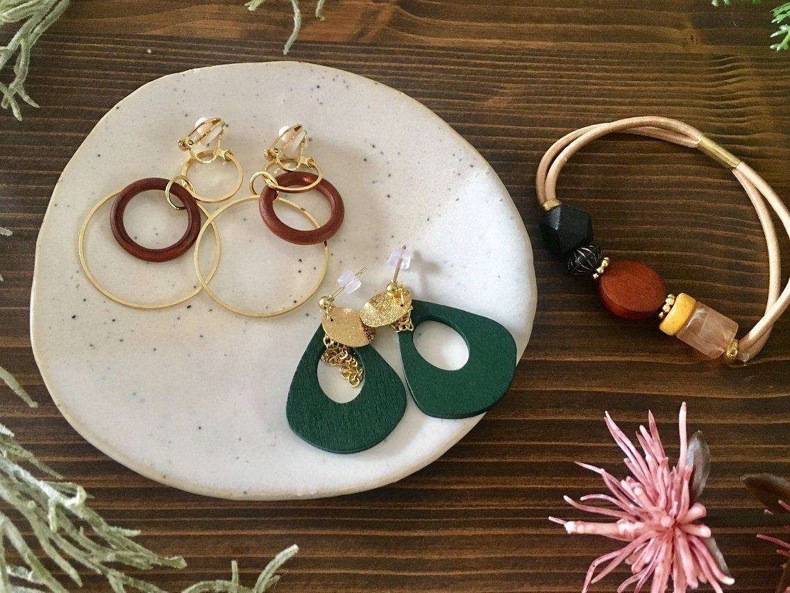 これが100円！？キャンドゥのアクセサリーで秋仕様に