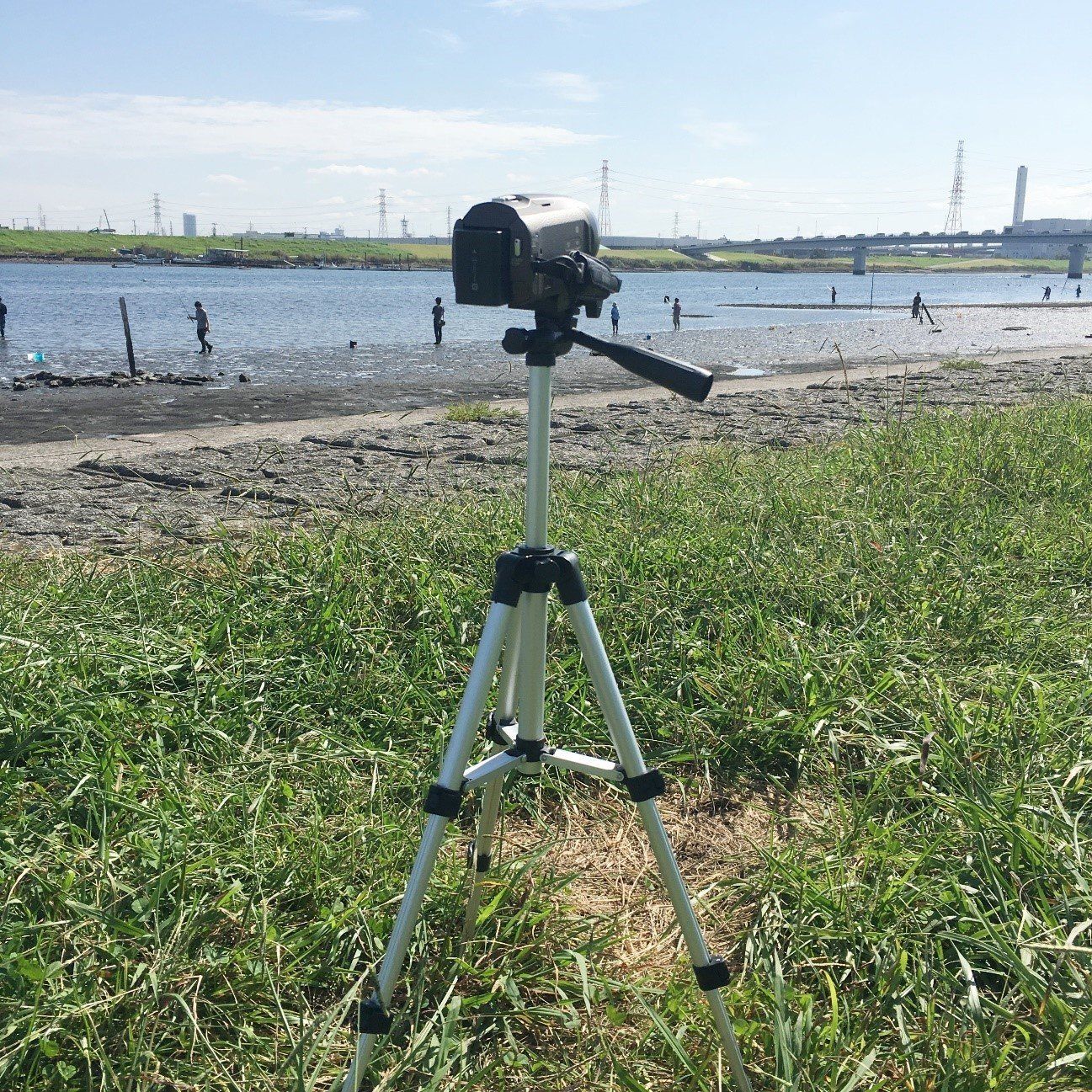 コスパ良すぎ！ダイソーのカメラ三脚はスマホにも対応してなんと500円