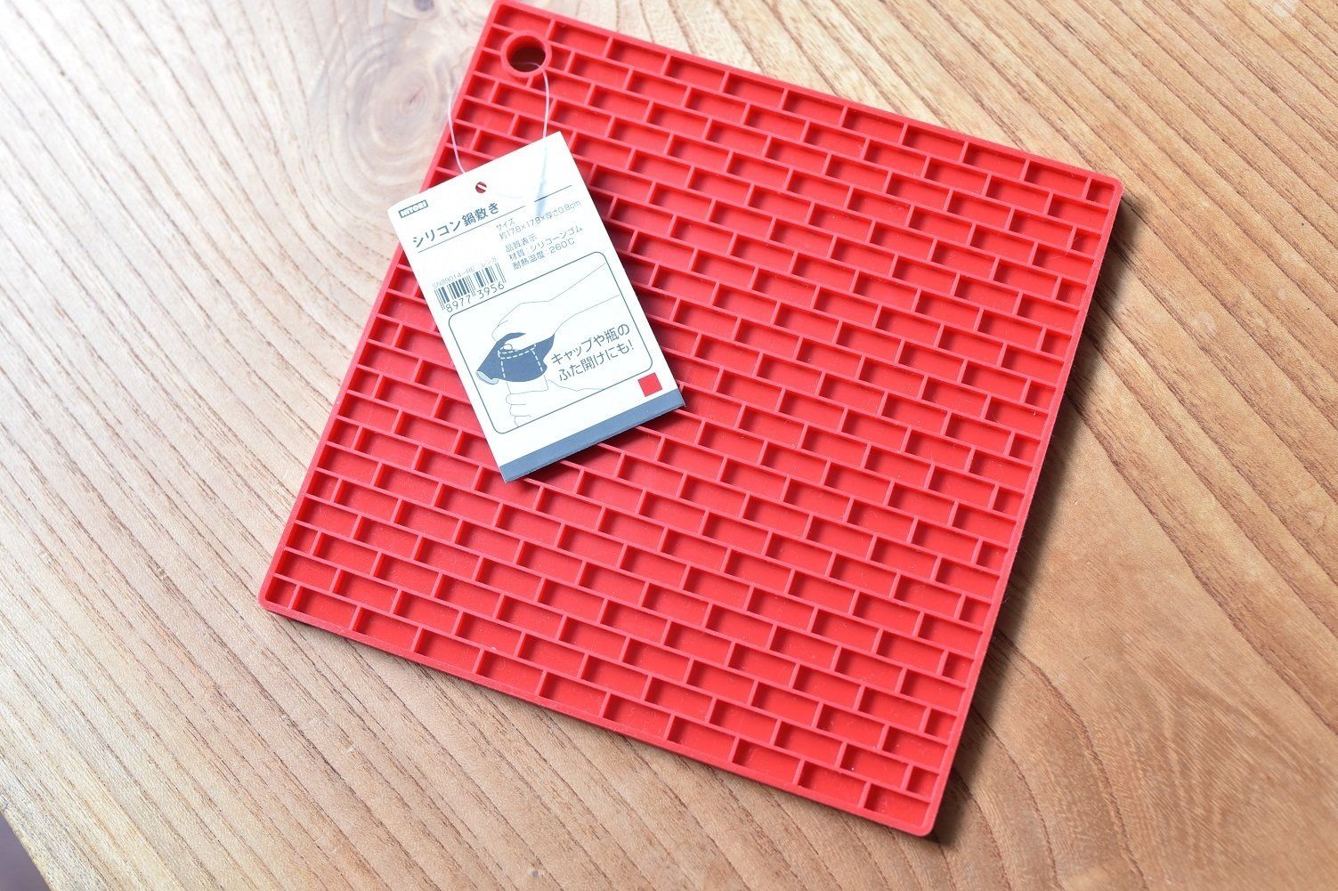 ただの鍋敷きじゃありません！ニトリのシリコン鍋敷きは3WAYで使えるスグレモノ