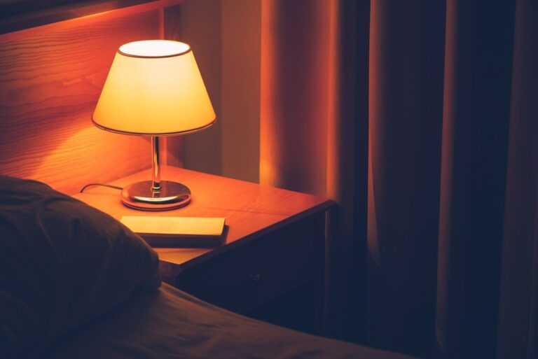 察する？話し合う？みんなが使っている「夜の営みの合図」