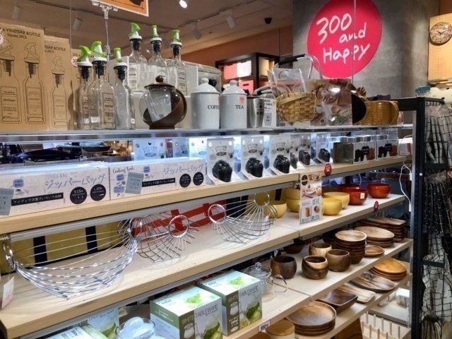 オシャレ主婦が大注目！ダイソーの「300円商品専用ショップ」出店拡大中！オススメの商品は？