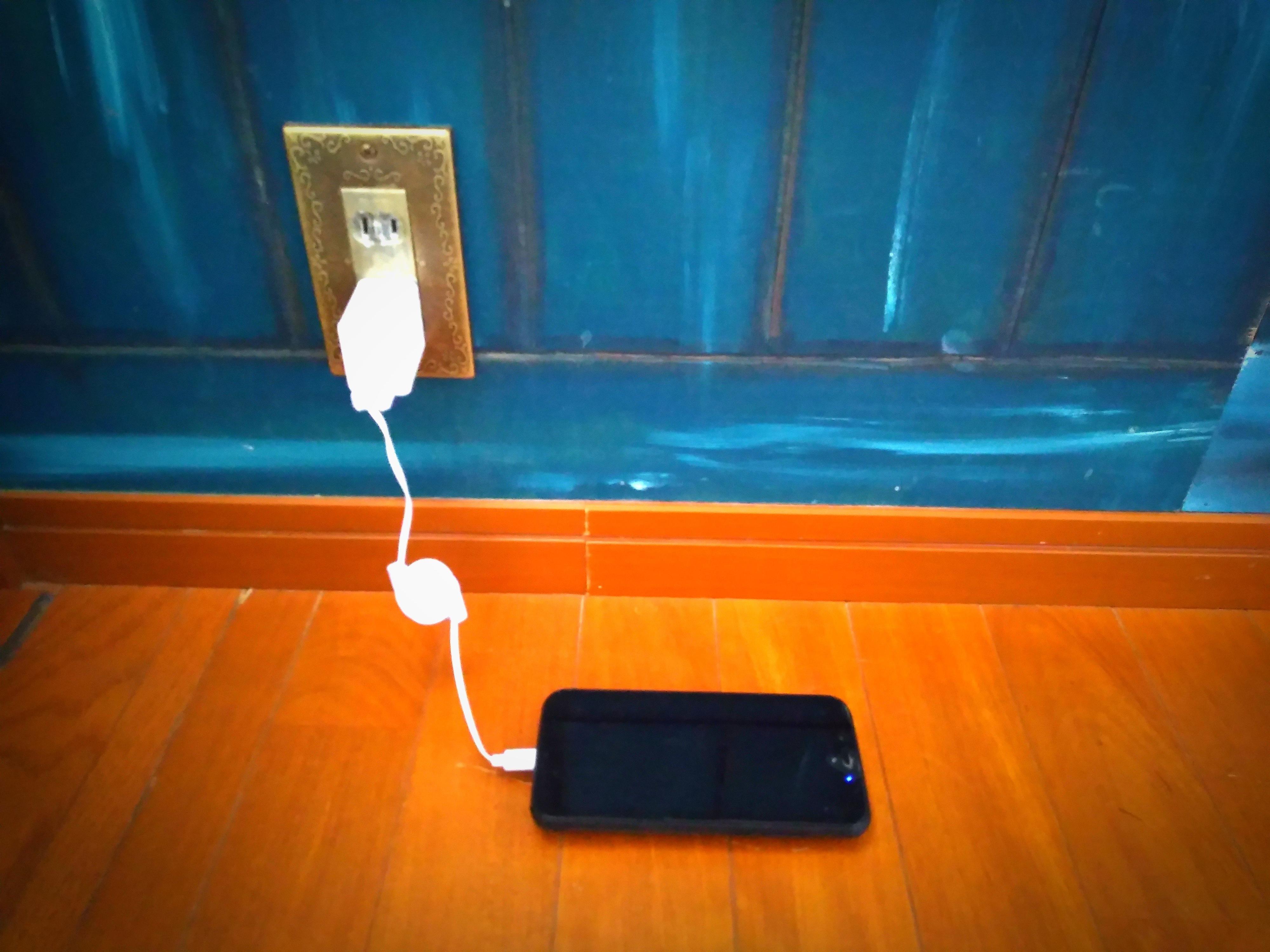 100均イチオシ！スマホのコードにイラッとしたらコレ♪