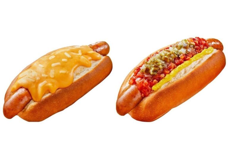 まだ食べていないけど、コレ絶対に旨いやつ！ローソンからはみ出すホットドッグ「ＧＯＯＯＤＯＧ（グーードッグ）」