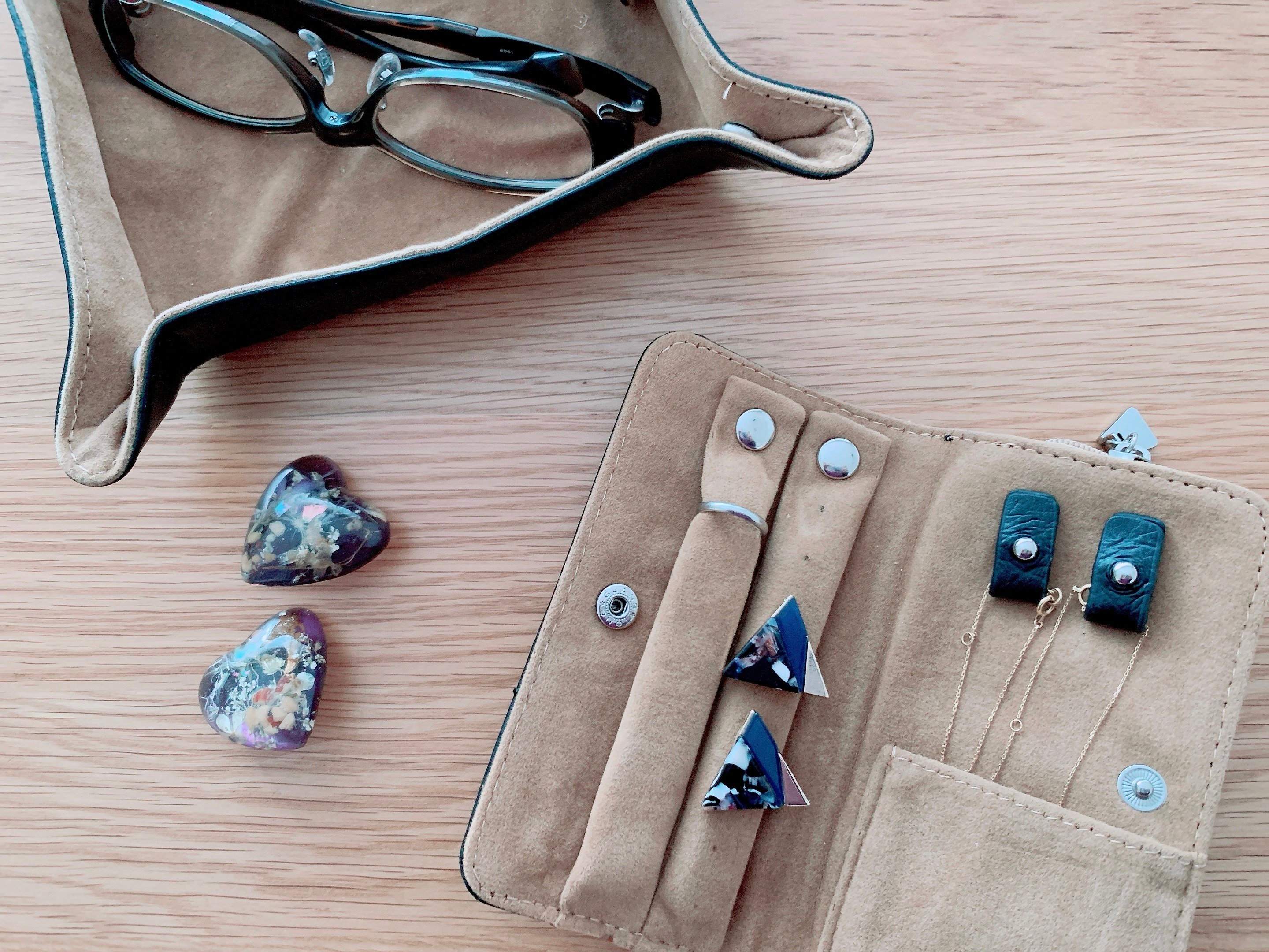 これさえあればもう旅先でなくさない！アクセサリーポーチの決定版