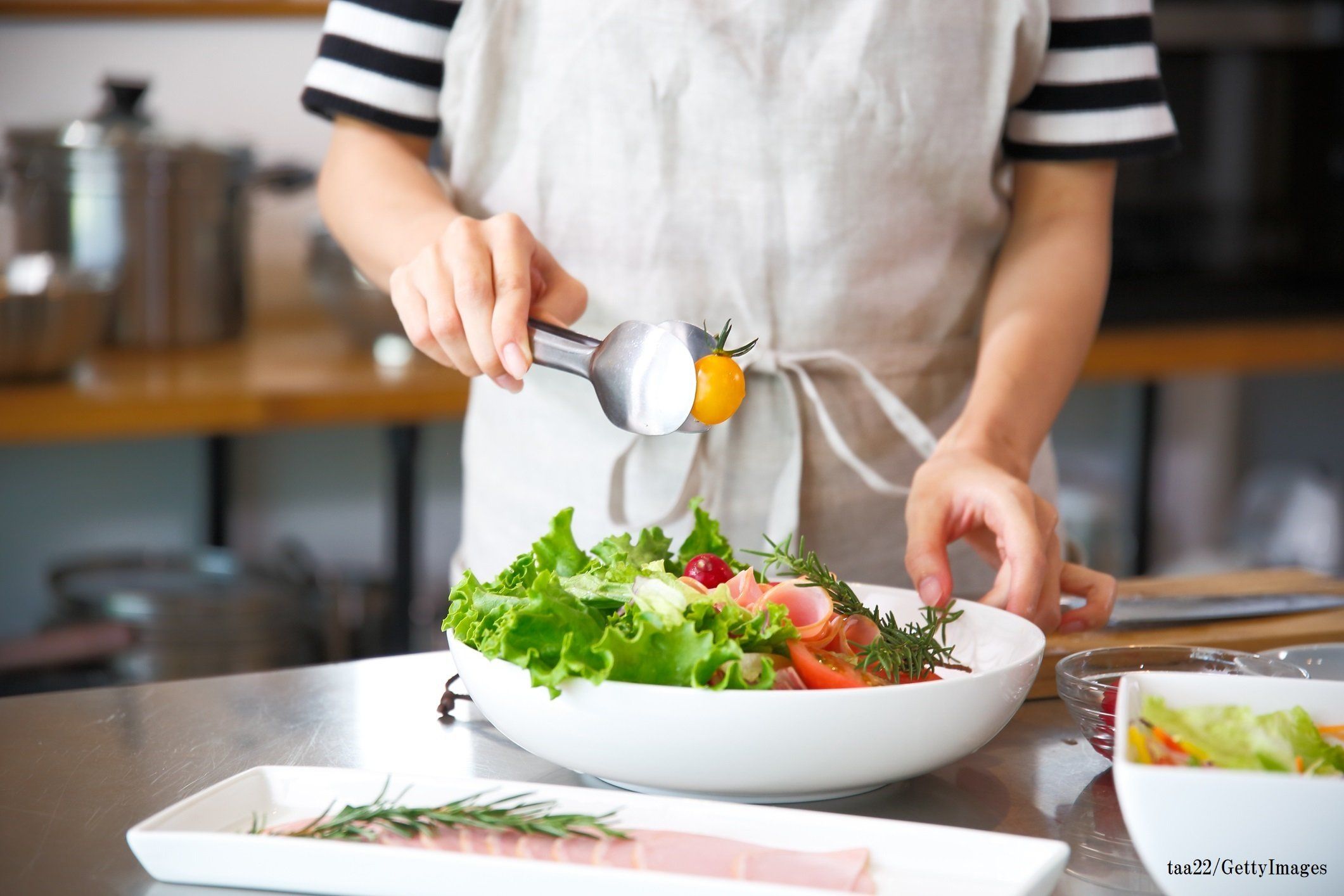 レタスは「 重い or 軽い 」どっちが美味しい？知らないと損するレタス選びのポイント