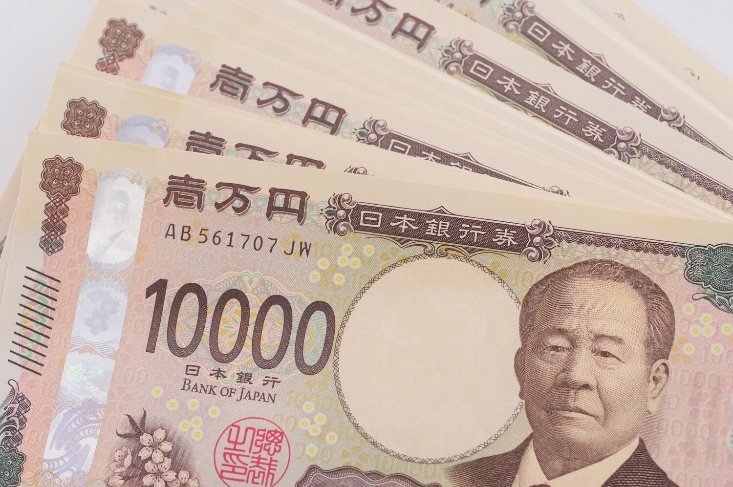 4人家族で生活費月10万円は高い？低い？みんなの意見