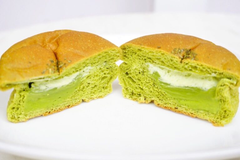 【ローソン】新発売の抹茶ホイップパンは10秒チンで……ぎゅっと詰まったクリームは至福！