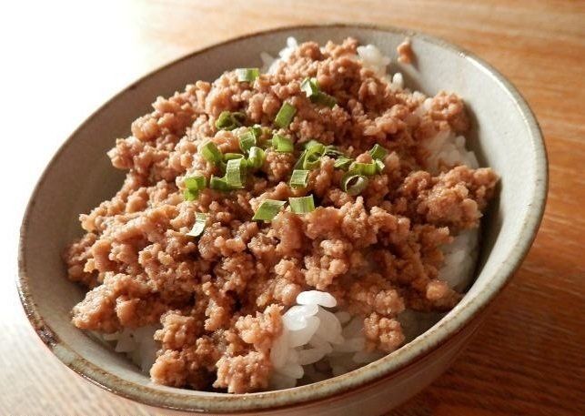 火も使いたくない日のごはんに！レンジで簡単、子ども喜ぶ「どんぶりレシピ」3選
