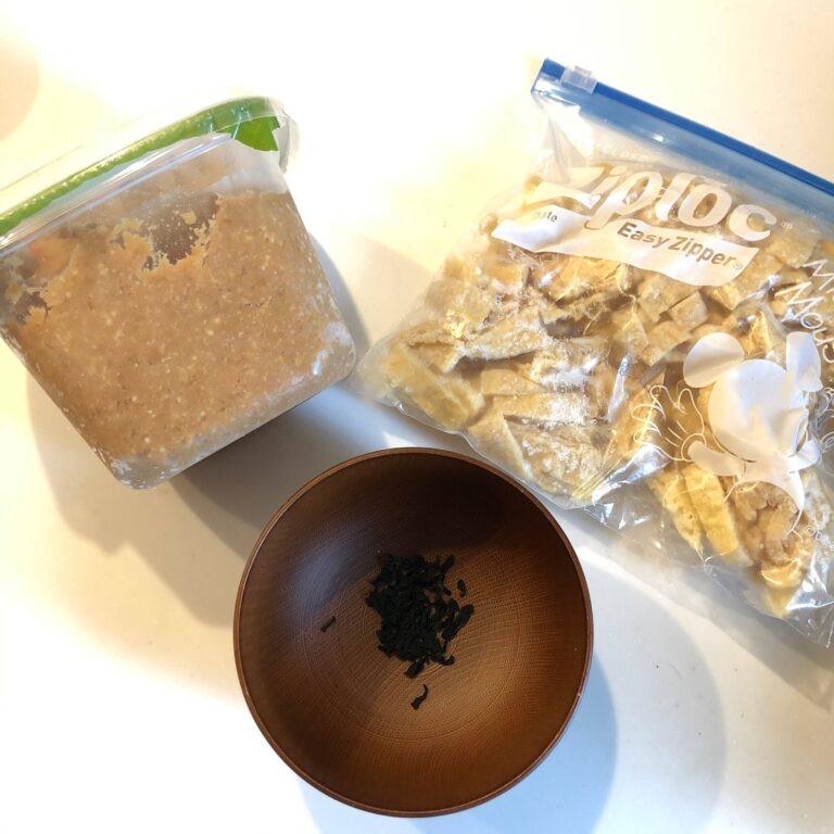 【鍋不要で超簡単】ズボラさん必見の一瞬で作れる”みそ汁”