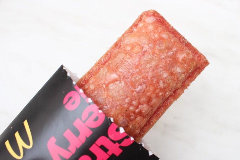 【本日発売】マックから期間限定で「ストロベリーパイ」が登場！ホットないちごに挑戦してみない？