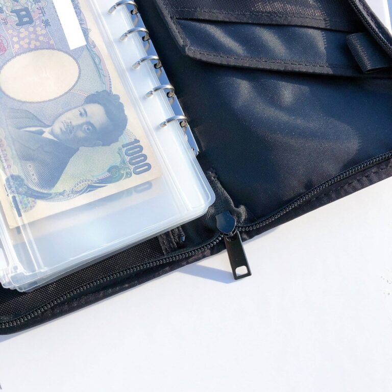 貯めている人は持っている！？無印良品の「パスポートケース」が家計管理に最適だった