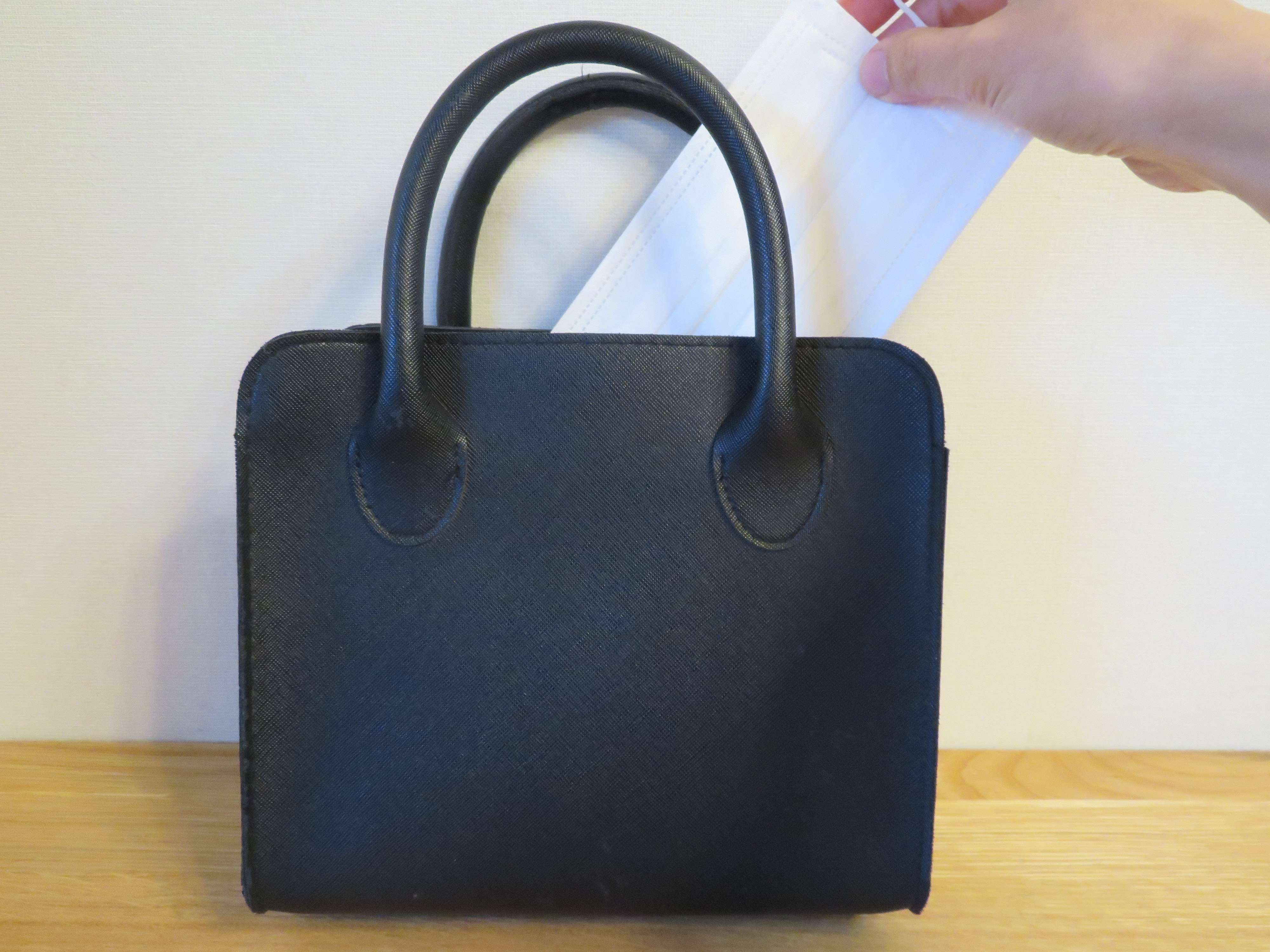 替えのマスクどうする？小学生の母親がカバンに入れるもの