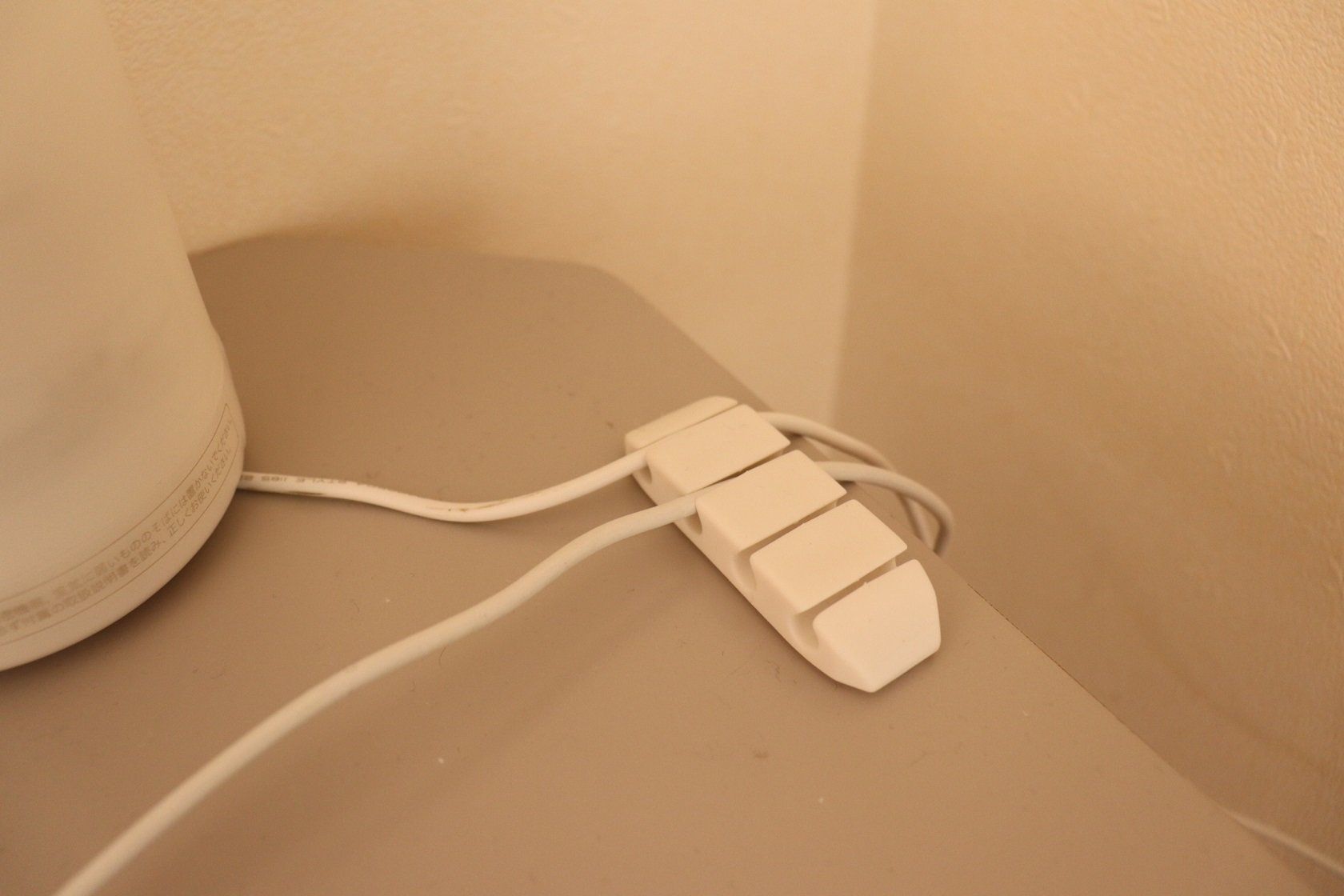 悩ましい「コードでぐちゃぐちゃ」をスッキリさせるセリアのおすすめグッズ3選